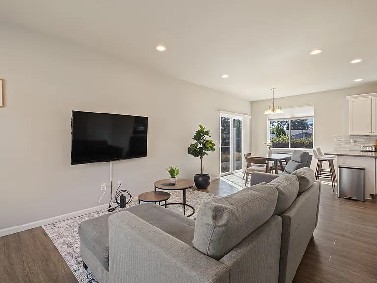 Columbia Cir SW — Photo 1