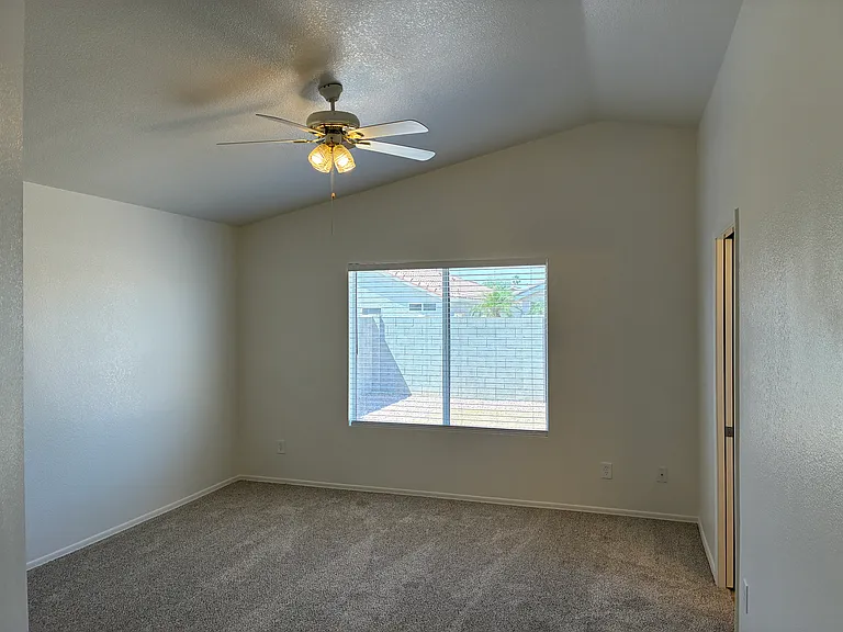10422 W Windsor Blvd — Photo 24