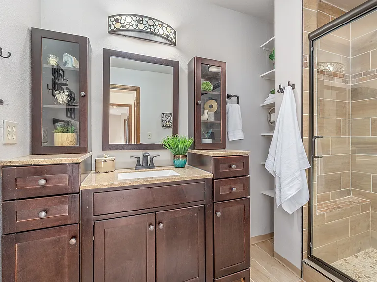 2228 E Roanoke Dr — Photo 33