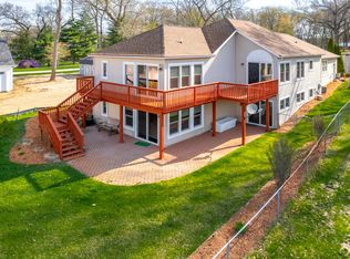 1337 E Crooked Lake Dr, Kalamazoo, MI 49009