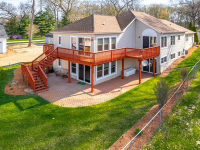 1337 E Crooked Lake Dr, Kalamazoo, MI, 49009