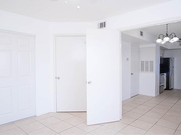 4th image of 429 Fountainhead Cir Unit 121