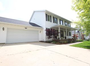 4032 Eastpark Rd, Cedar Falls, IA 50613