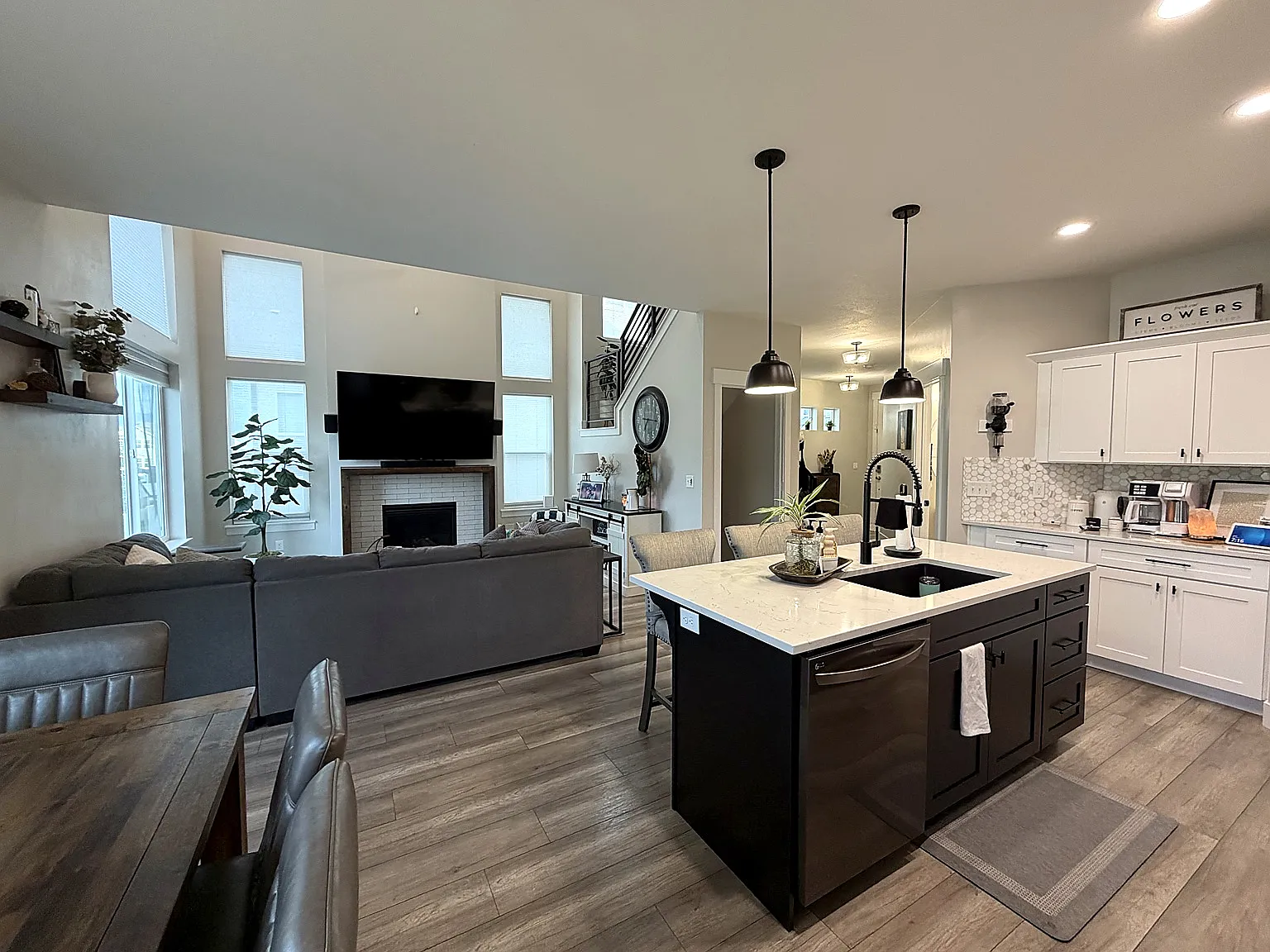 3 bed, 2.5 bath, 1618 sqft, $1,995 — Photo 4