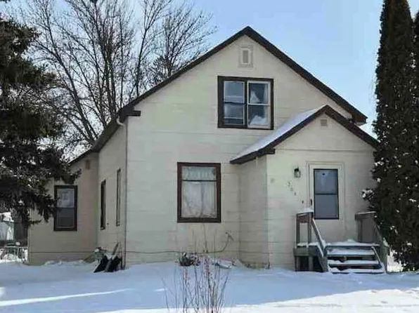 204 3rd Ave NE, Roseau, MN 56751