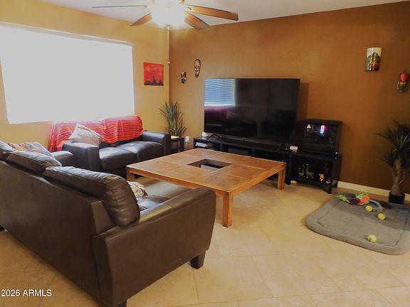 4th image of 812 E DESERT Drive N