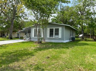 56 Hybiscus Ct, Lake Jackson, TX 77566