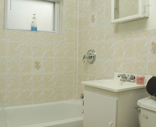 3rd image of 1136 Underhill Ave