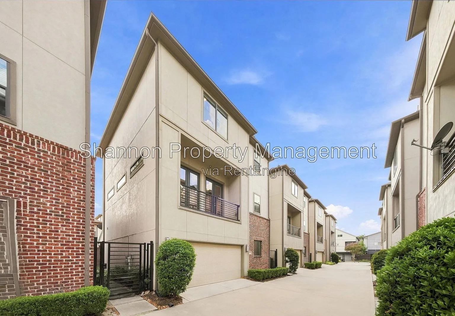 3 bed, 3.5 bath, 2514 sqft, $3,700 — Photo 2
