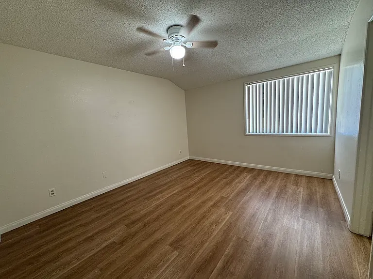 1227 N Garsden Ave — Photo 21
