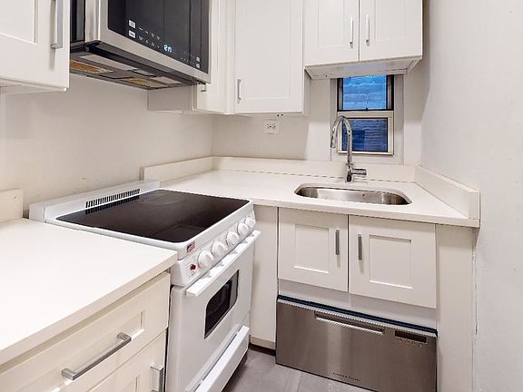 5th image of 347 E 51st St #B5
