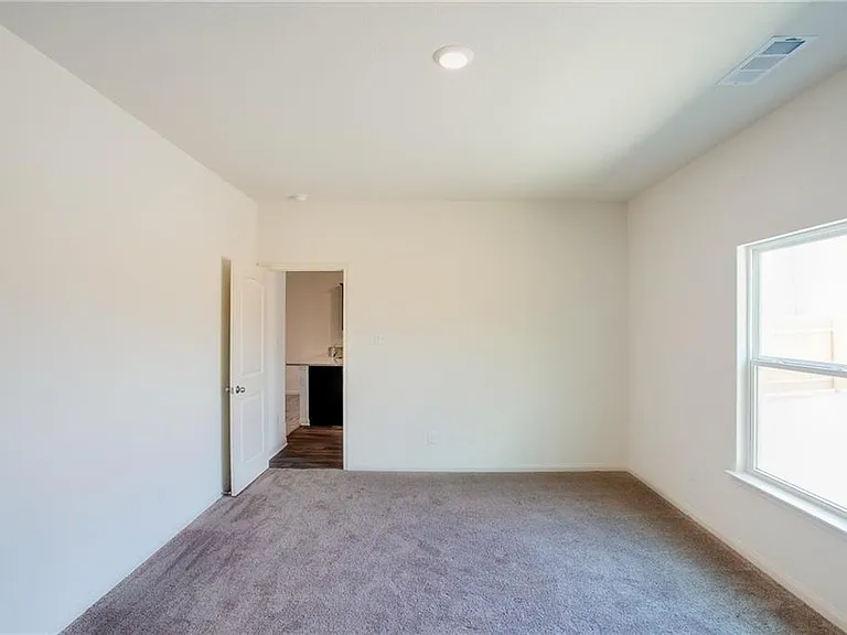 1004 Riverdale Cv — Photo 12