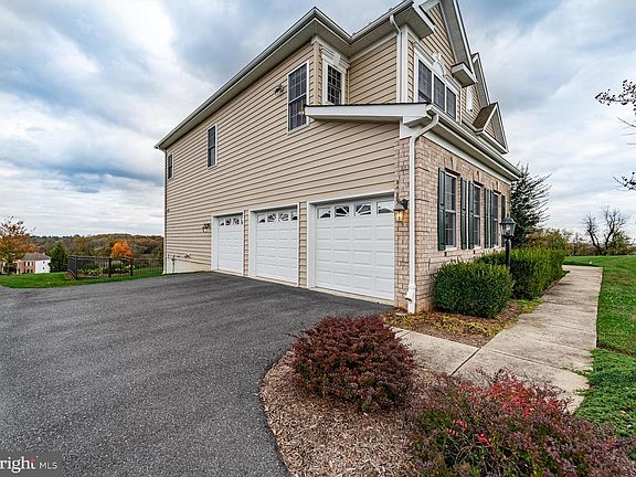 3rd image of 25239 Bonny Brook Ln
