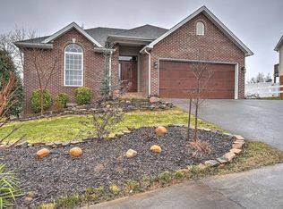 32 Taylor Ridge Ct, Johnson City, TN 37601