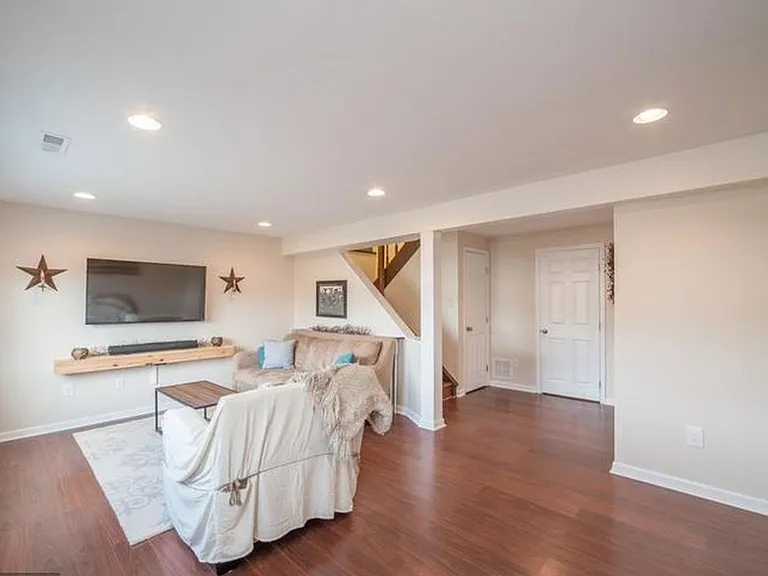 1746 Springfield Ln — Photo 8