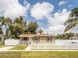 6405 Perry St, Hollywood, FL 33024