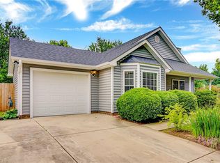 21 Crestbrook Ct, Greensboro, NC 27455