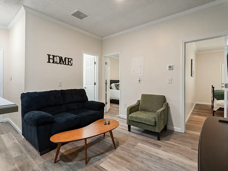 1019 W Rowan St #2 — Photo 2