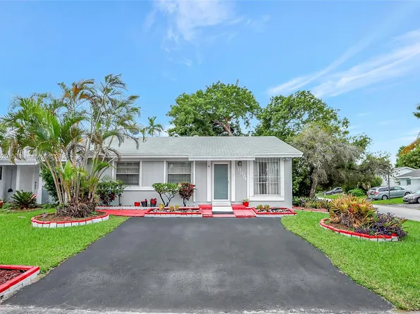 10374 SW 207th Ln, Cutler Bay, FL 33189