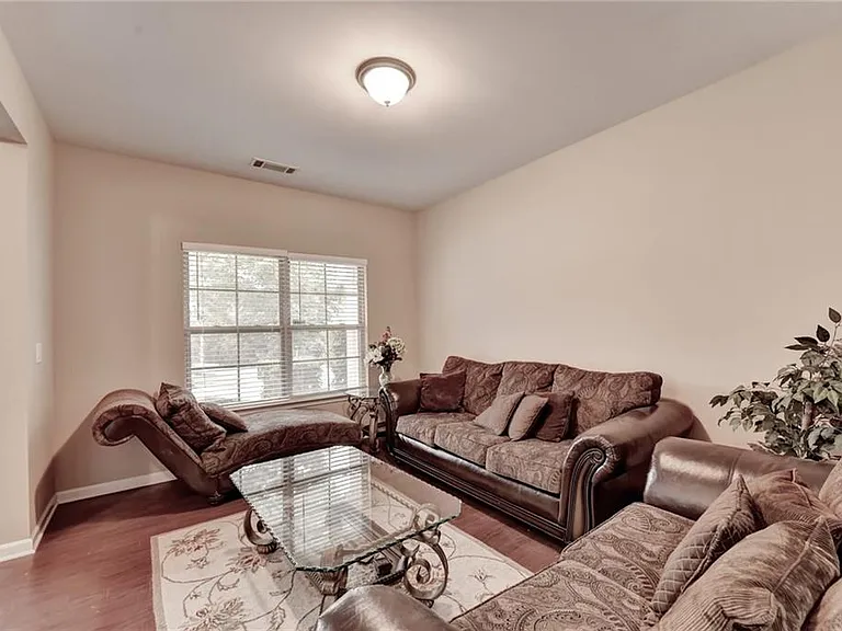 4228 Woods Creek Ln — Photo 9