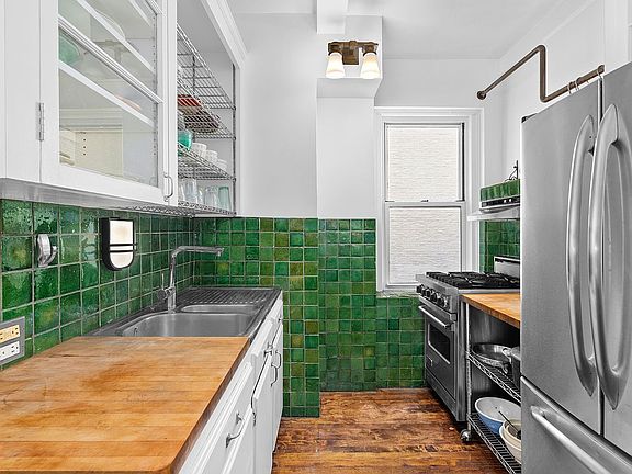 3rd image of 123 W 74th St APT 2A