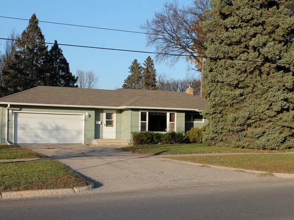 1022 12th Ave S, Moorhead, MN 56560