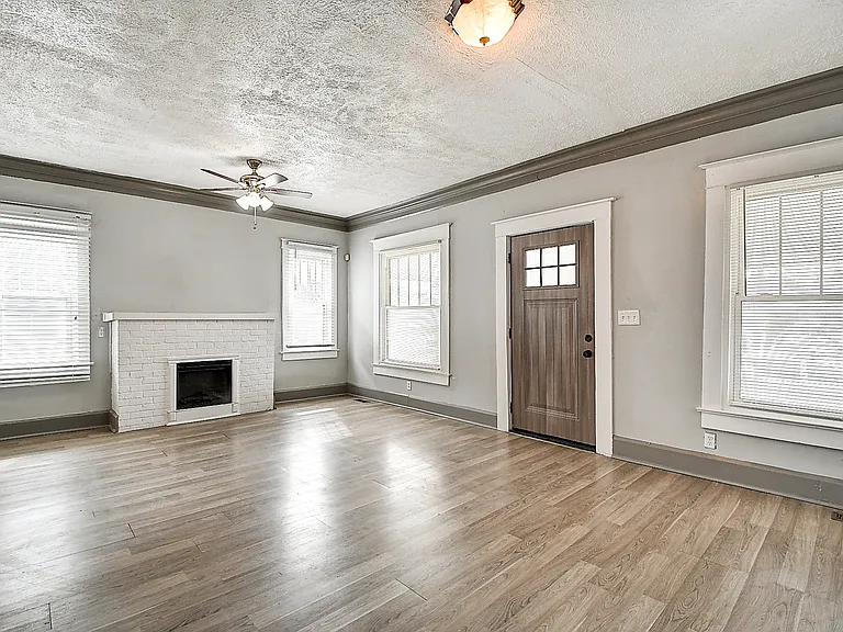 2915 N Talbott St — Photo 4