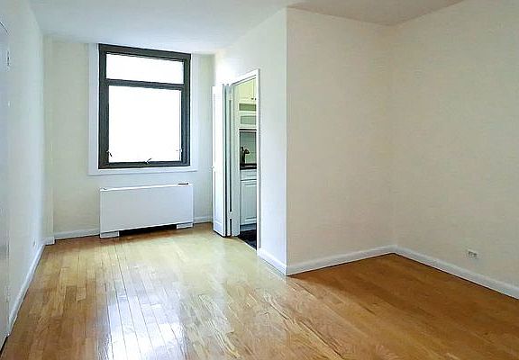 4th image of 4 Park Ave APT 15F