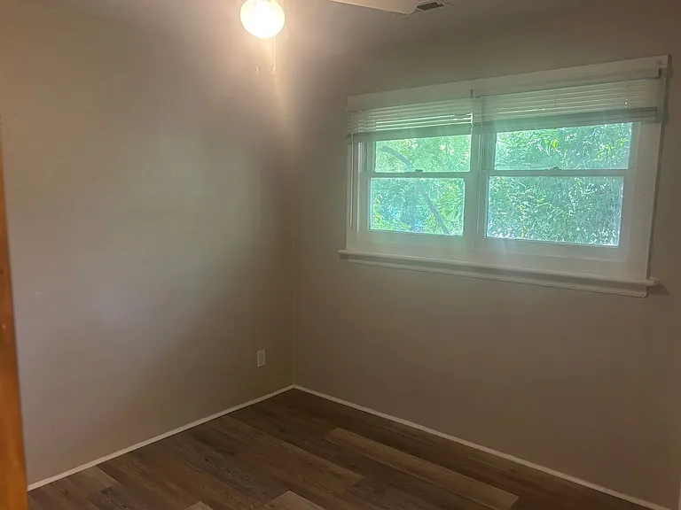 2407-4 Julia Ave — Photo 5