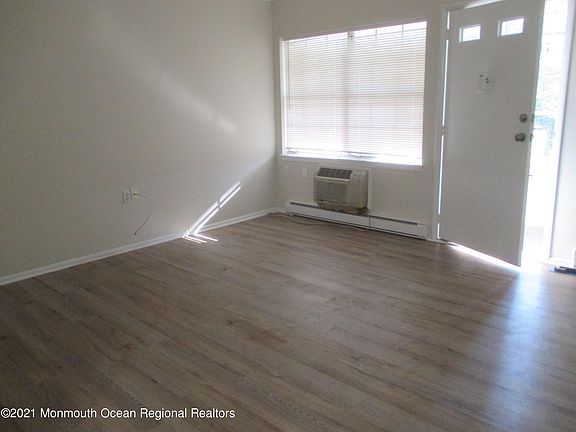 5th image of 104B Edinburgh Ln #1002