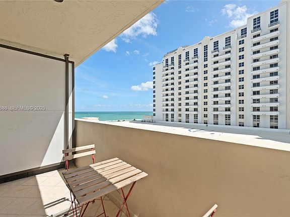 3rd image of 1621 Collins Ave APT 908