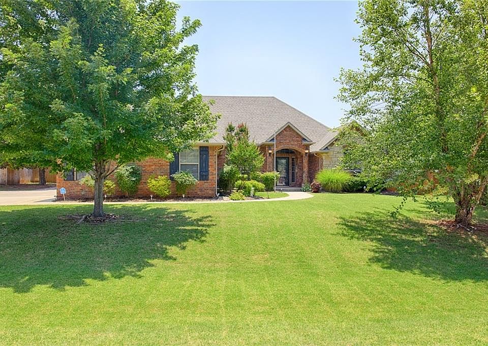 1st image of 700 E Olivia Ter