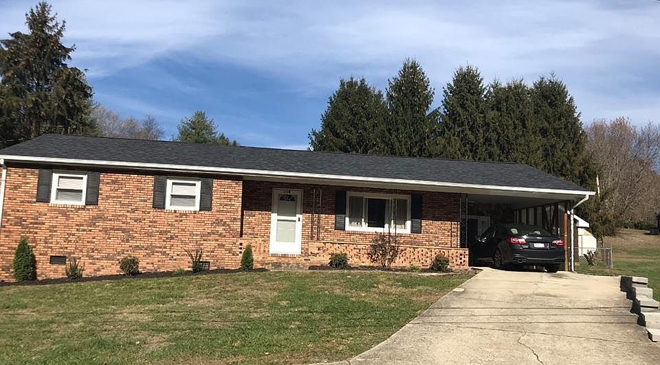 1st image of 208 Pleasant Dr