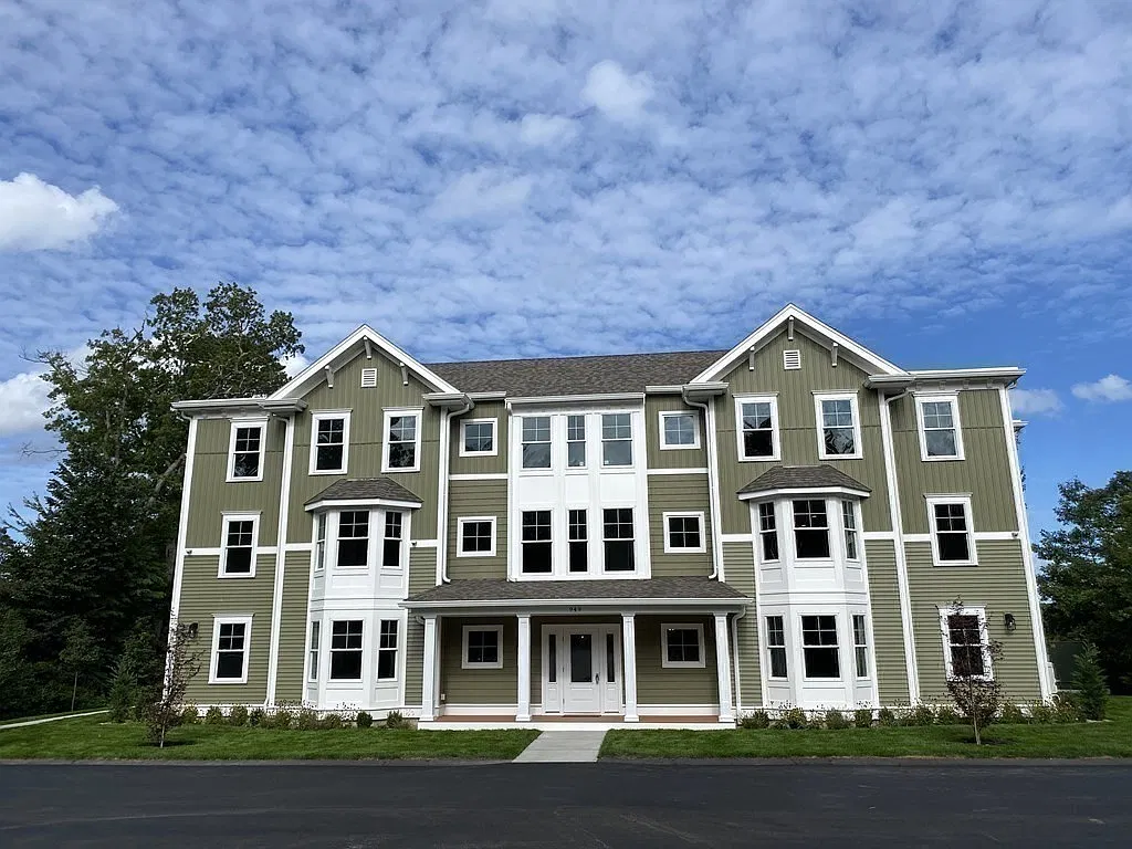 1 bed, 1.0 bath, 745 sqft, $2,100 — Photo 1