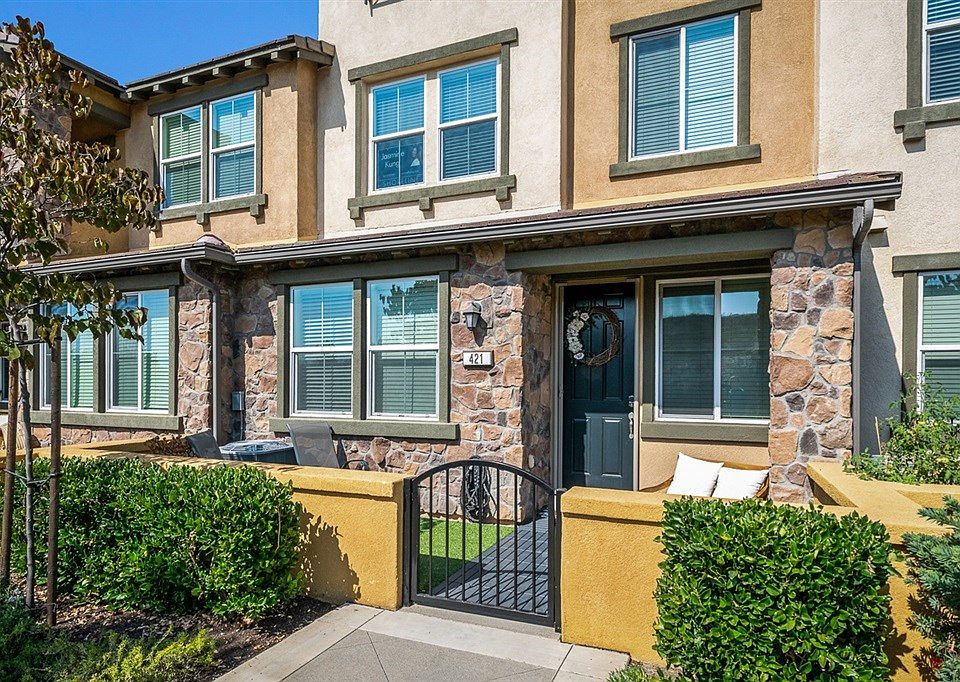 1st image of 421 Penelope Dr