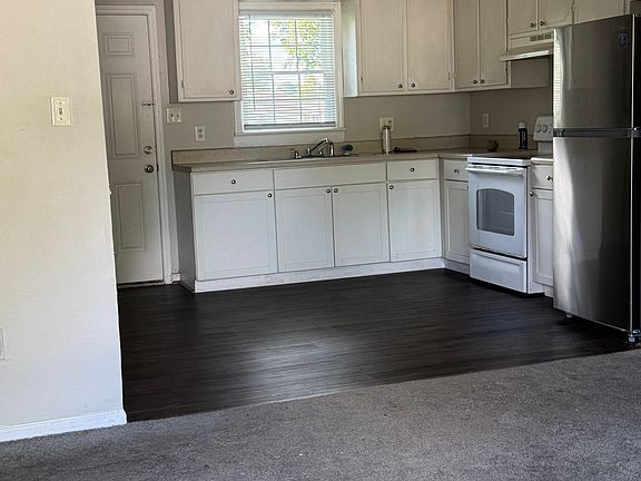 2nd image of 806 S Massey St #806
