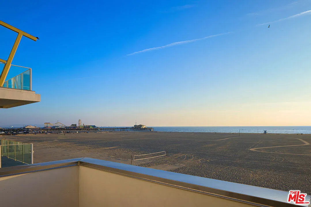 1347 Palisades Beach Road - 1 — Photo 2