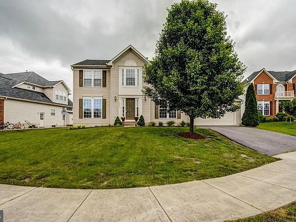 3rd image of 12219 Riverton Ct