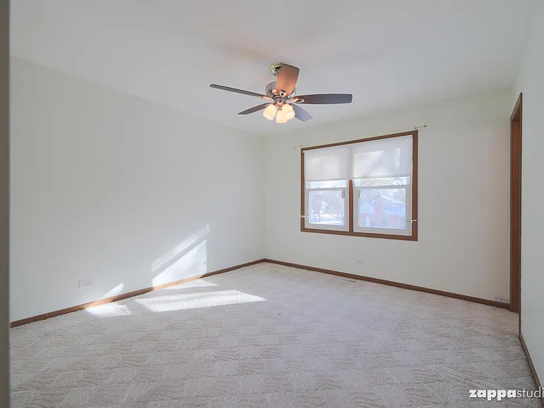 2705 Laurel Ct — Photo 10