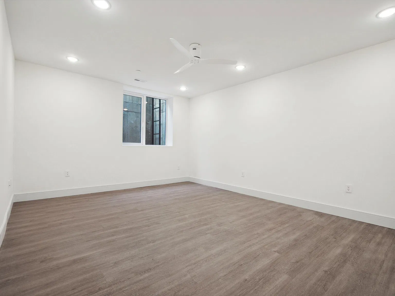 1221 E Fletcher St Unit 109 — Photo 2