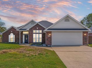 1211 N Oriole Ave, Rogers, AR 72756
