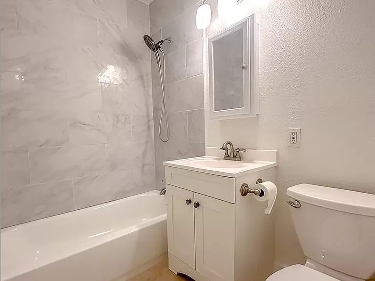 219 S Florence Ave — Photo 11