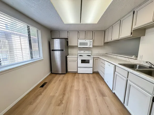 7265 S 1950 E APT 13, Cottonwood Heights, UT 84121