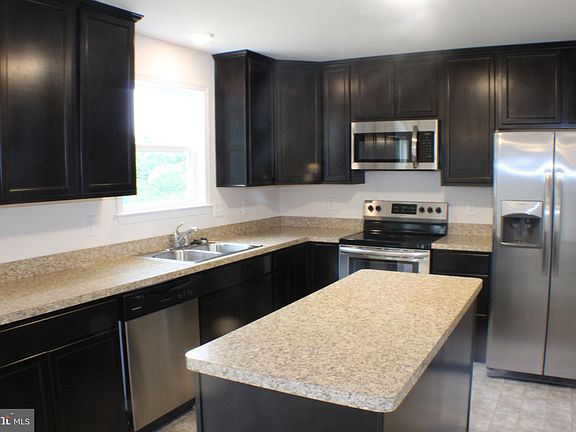4th image of 71 Brooks Dr