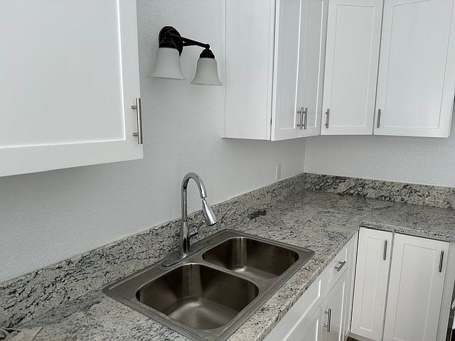 1st image of 4210 W Adams Blvd APT 105