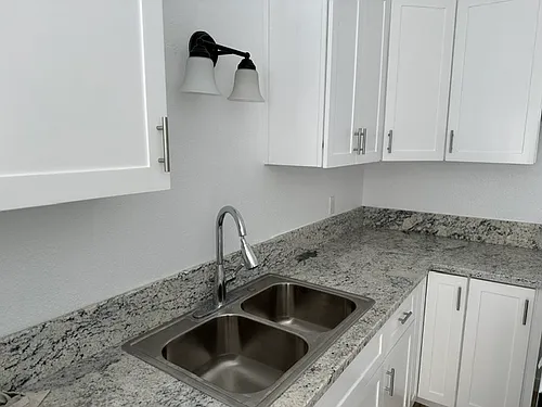 4210 W Adams Blvd #105 Photo 1