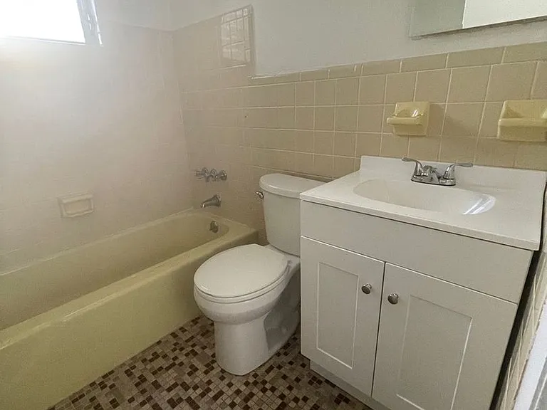 1464 Richmond Ave — Photo 10