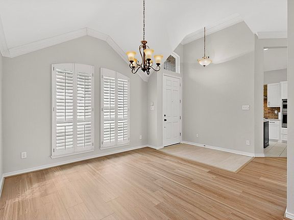 4th image of 8707 Wellington Rd