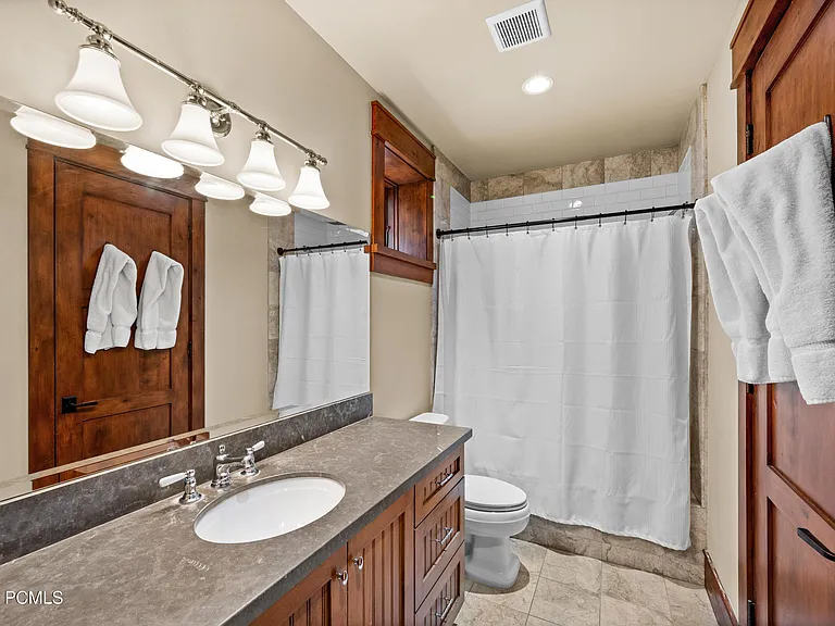 320 Woodside Ave — Photo 22