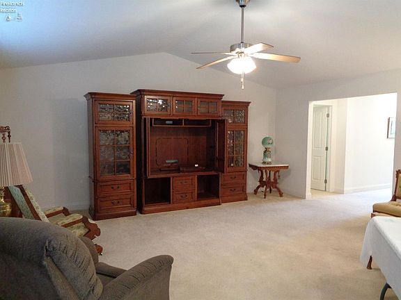 4th image of 1722 Lake Forest Dr